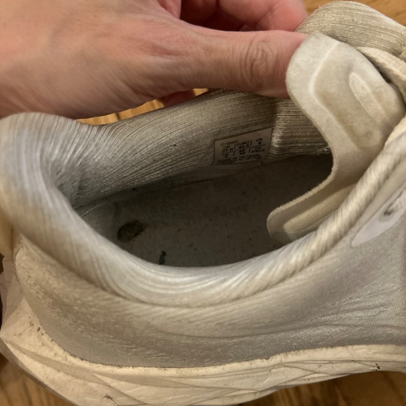 ASICS Men's NOVABLAST 4 Running Shoe, White 1011b693 Size 9 - Picture 10 of 11